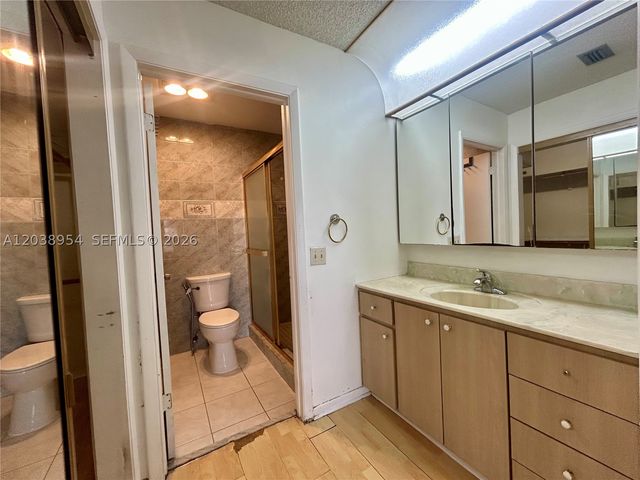 416 Briarwood Cir 2-24, Hollywood, FL 33024