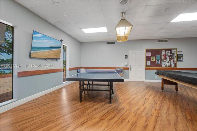 416 Briarwood Cir 2-24, Hollywood, FL 33024