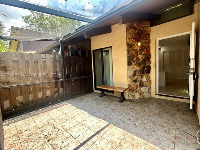 416 Briarwood Cir 2-24, Hollywood, FL 33024