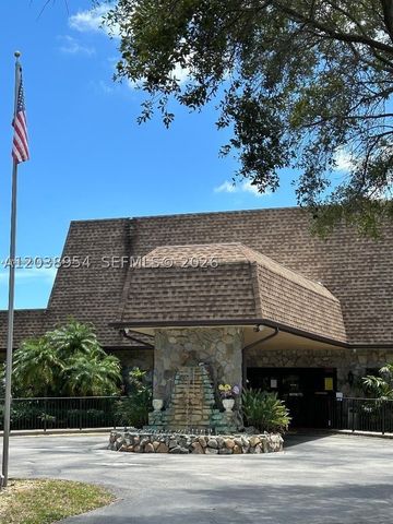 416 Briarwood Cir 2-24, Hollywood, FL 33024