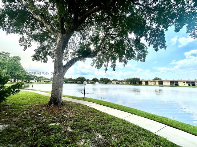 416 Briarwood Cir 2-24, Hollywood, FL 33024