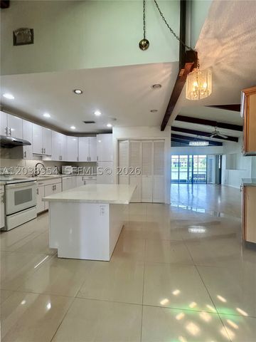 416 Briarwood Cir 2-24, Hollywood, FL 33024