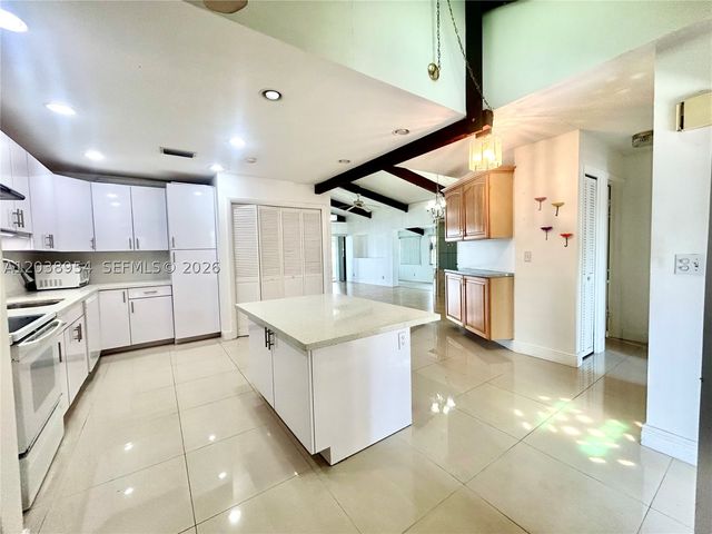 416 Briarwood Cir 2-24, Hollywood, FL 33024
