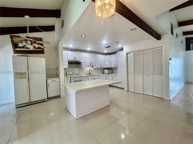 416 Briarwood Cir 2-24, Hollywood, FL 33024
