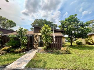 416 Briarwood Cir 2-24, Hollywood, FL 33024