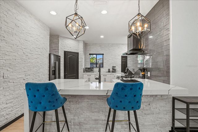 1185 S SHADE AVENUE, Sarasota, FL 34237