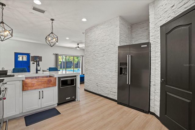 1185 S SHADE AVENUE, Sarasota, FL 34237