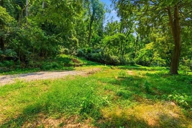 1045 Balmoral Dr, Nashville, TN 37220