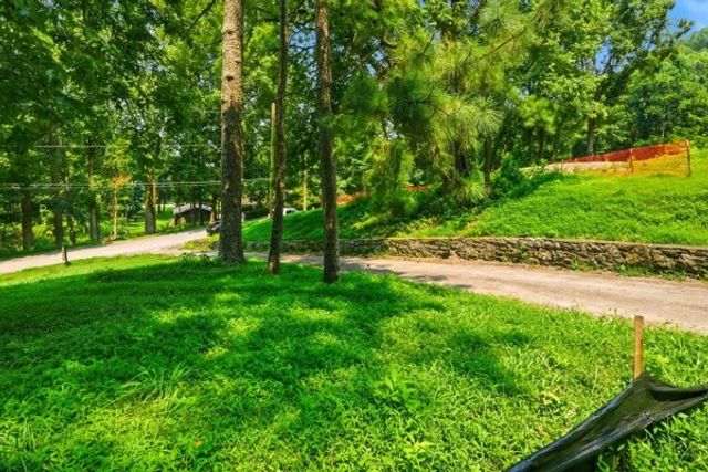 1045 Balmoral Dr, Nashville, TN 37220