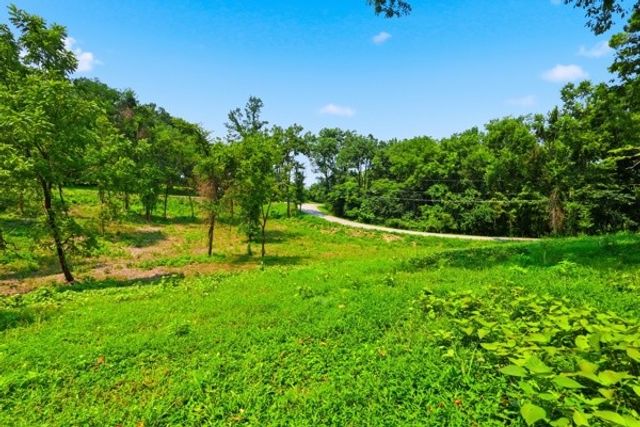 1045 Balmoral Dr, Nashville, TN 37220