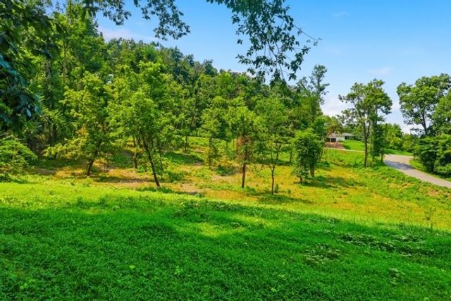 1045 Balmoral Dr, Nashville, TN 37220
