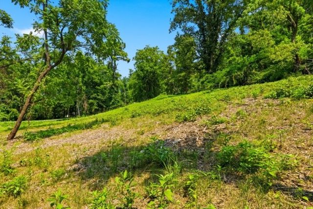 1045 Balmoral Dr, Nashville, TN 37220
