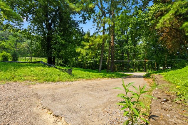 1045 Balmoral Dr, Nashville, TN 37220