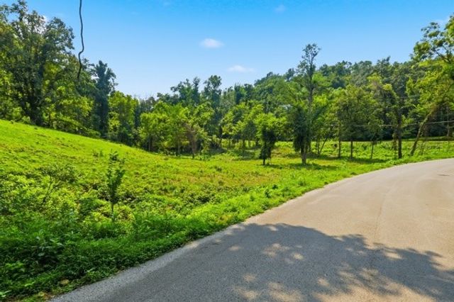1045 Balmoral Dr, Nashville, TN 37220