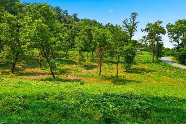 1045 Balmoral Dr, Nashville, TN 37220