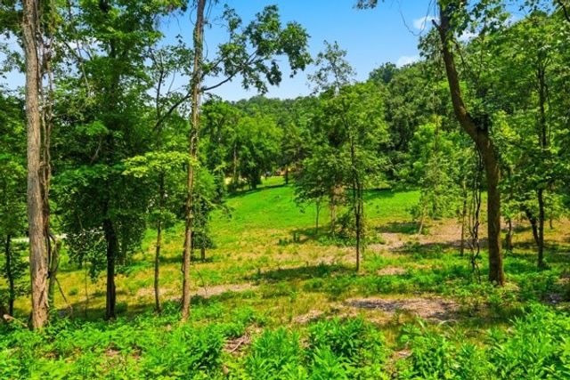 1045 Balmoral Dr, Nashville, TN 37220