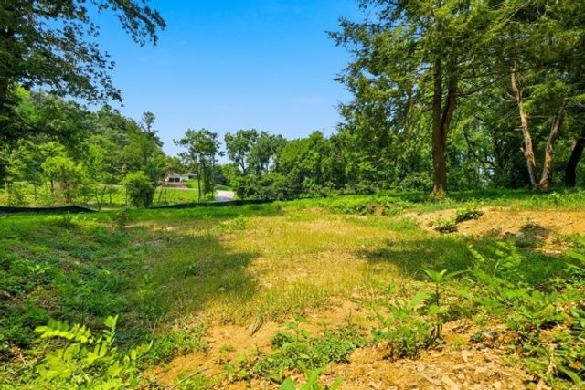 1045 Balmoral Dr, Nashville, TN 37220
