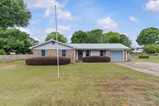 2903 Elderberry Dr, Dothan, AL 36303