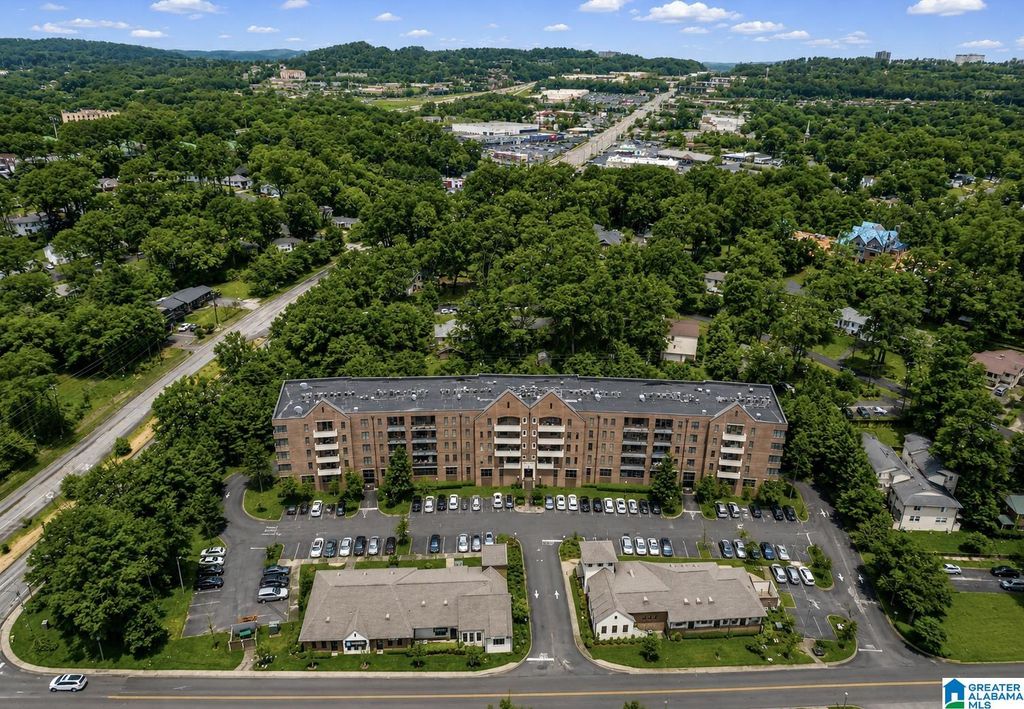 1040 Broadway Park Apt 305, Homewood, AL 35209