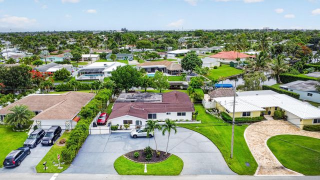 7951 W Lake Drive, Lake Clarke Shores, FL 33406