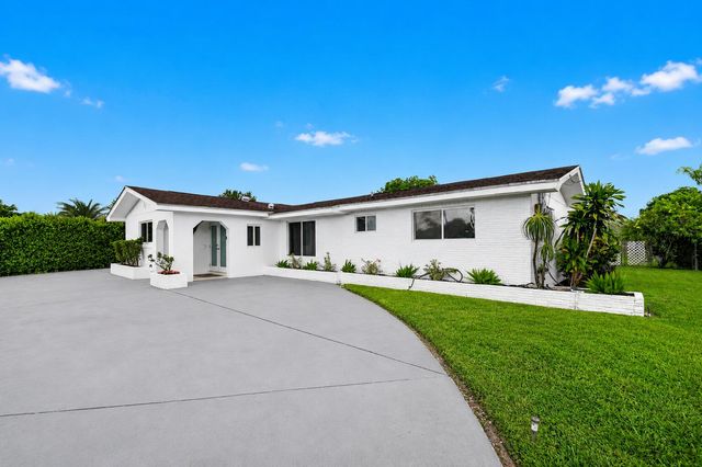 7951 W Lake Drive, Lake Clarke Shores, FL 33406