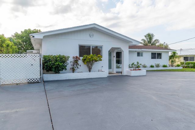 7951 W Lake Drive, Lake Clarke Shores, FL 33406
