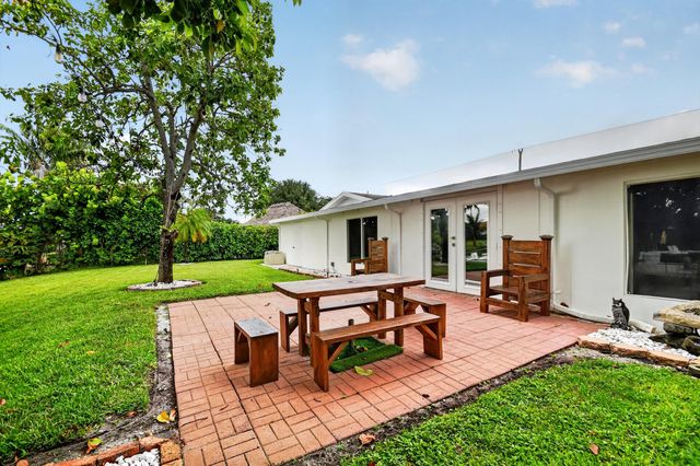 7951 W Lake Drive, Lake Clarke Shores, FL 33406