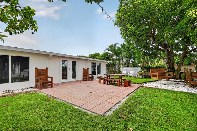 7951 W Lake Drive, Lake Clarke Shores, FL 33406