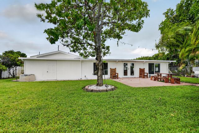 7951 W Lake Drive, Lake Clarke Shores, FL 33406