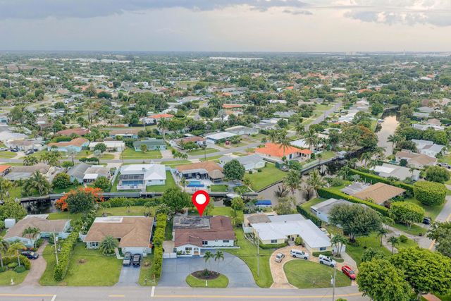 7951 W Lake Drive, Lake Clarke Shores, FL 33406
