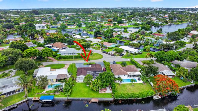 7951 W Lake Drive, Lake Clarke Shores, FL 33406