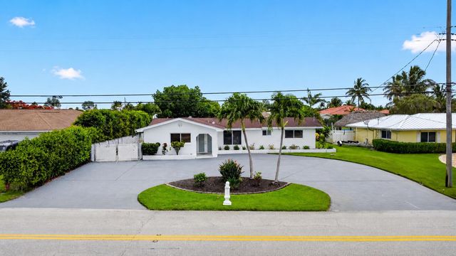 7951 W Lake Drive, Lake Clarke Shores, FL 33406