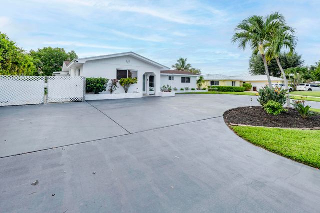 7951 W Lake Drive, Lake Clarke Shores, FL 33406