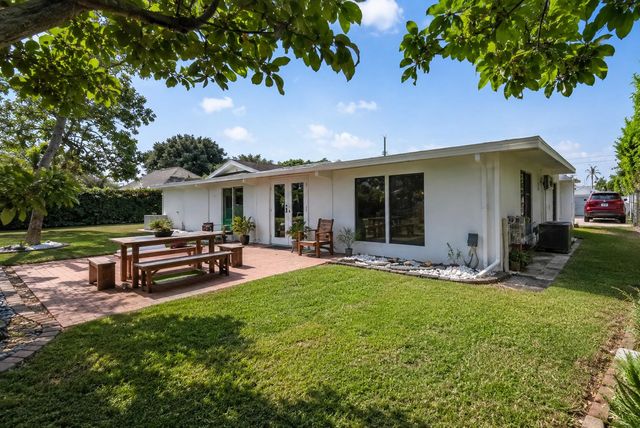 7951 W Lake Drive, Lake Clarke Shores, FL 33406