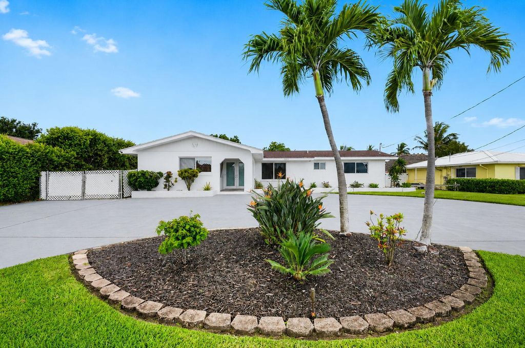 7951 W Lake Drive, Lake Clarke Shores, FL 33406