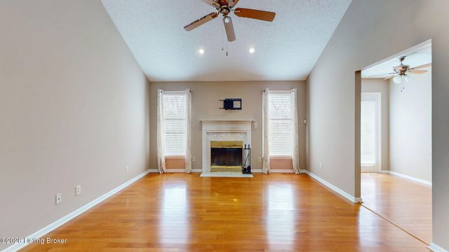 1003 Benton Ridge Dr, Louisville, KY 40245