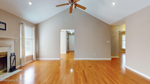 1003 Benton Ridge Dr, Louisville, KY 40245