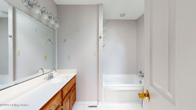 1003 Benton Ridge Dr, Louisville, KY 40245