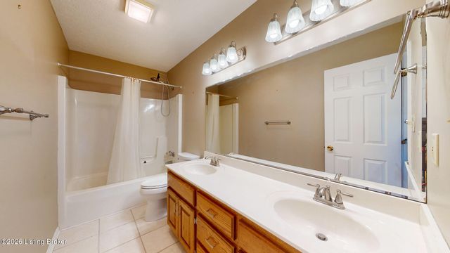 1003 Benton Ridge Dr, Louisville, KY 40245