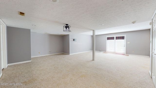 1003 Benton Ridge Dr, Louisville, KY 40245