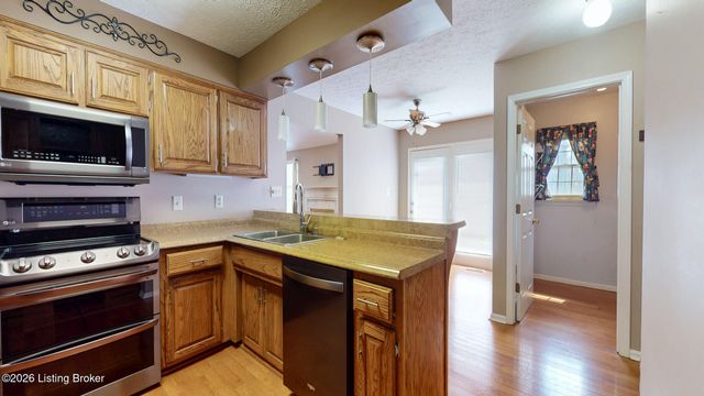 1003 Benton Ridge Dr, Louisville, KY 40245