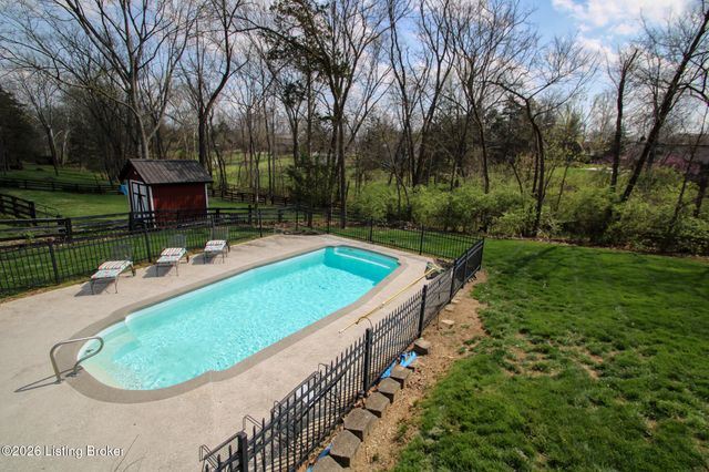 1003 Benton Ridge Dr, Louisville, KY 40245