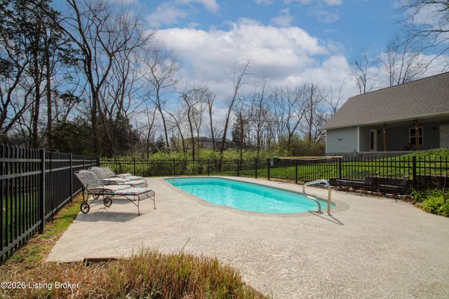 1003 Benton Ridge Dr, Louisville, KY 40245