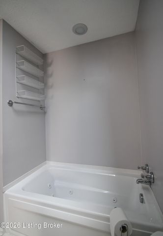 1003 Benton Ridge Dr, Louisville, KY 40245