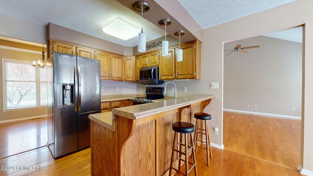 1003 Benton Ridge Dr, Louisville, KY 40245