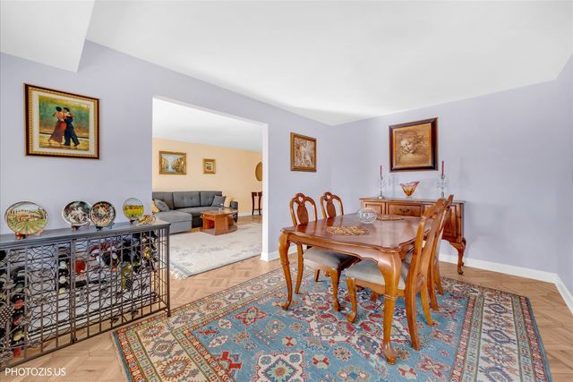 4900 Foster Street 412, Skokie, IL 60077