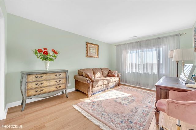 4900 Foster Street 412, Skokie, IL 60077