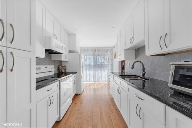 4900 Foster Street 412, Skokie, IL 60077