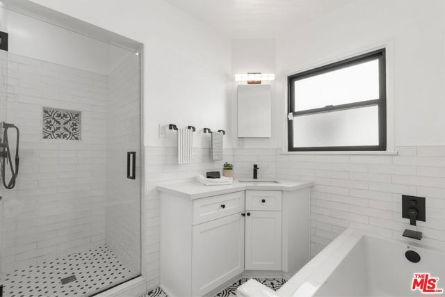 5853 S La Brea Avenue, Los Angeles, CA 90056