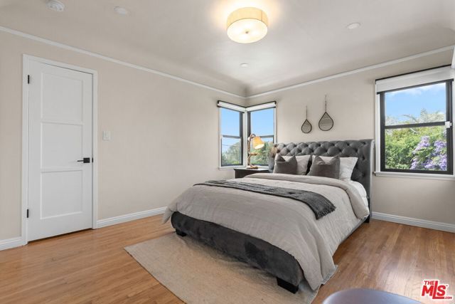 5853 S La Brea Avenue, Los Angeles, CA 90056